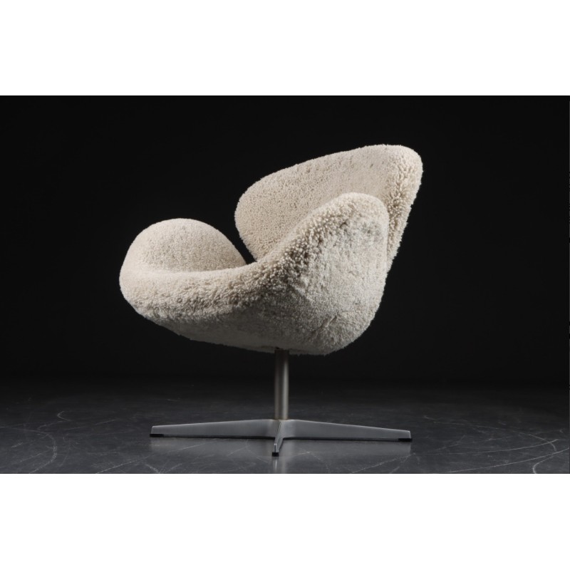 Unique Swan Chair by Arne Jacobsen